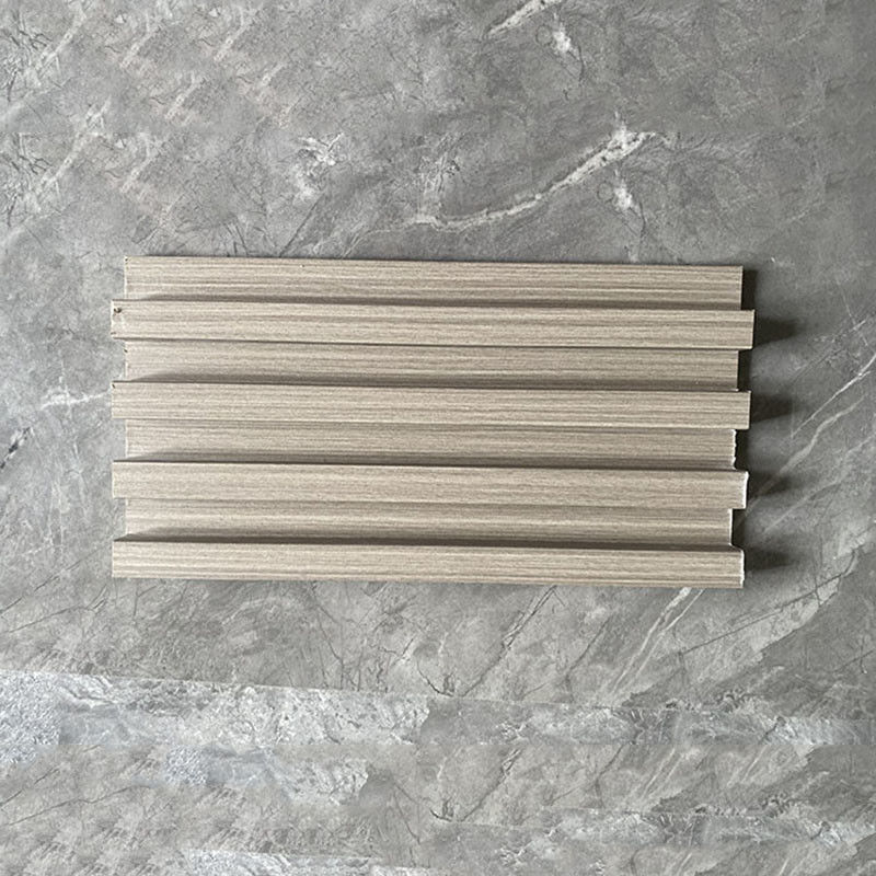 El panel de pared al aire libre del revestimiento de rejilla de la decoración WPC de la pared 3D que graba en relieve